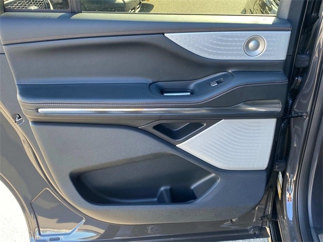 2025 Lincoln Navigator Lincoln Black Label-L