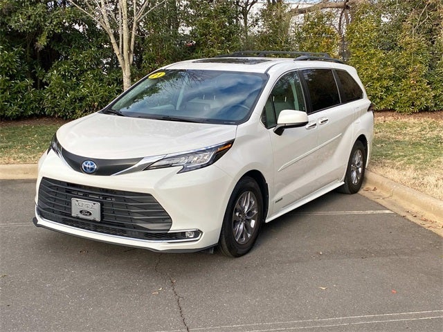 2021 Toyota Sienna XLE 8 Passenger