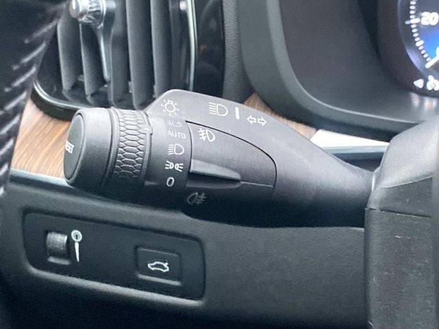 2021 Volvo XC60 T5 Momentum