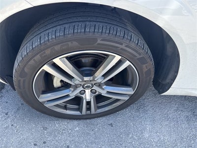 2021 Volvo XC60 T5 Momentum