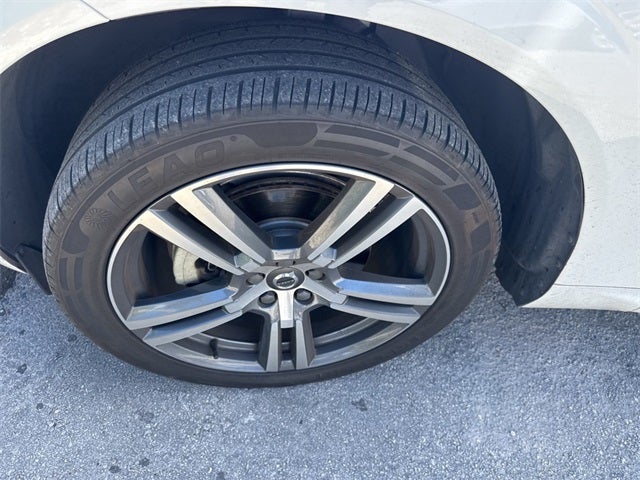 2021 Volvo XC60 T5 Momentum