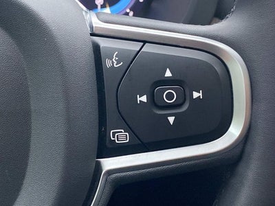 2022 Volvo XC60 B5 Momentum