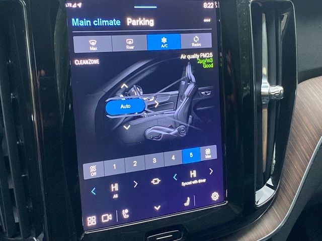 2022 Volvo XC60 B5 Momentum