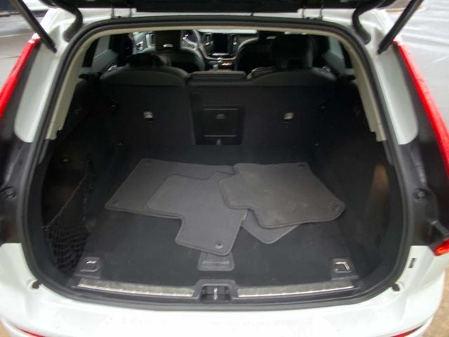 2022 Volvo XC60 B5 Momentum