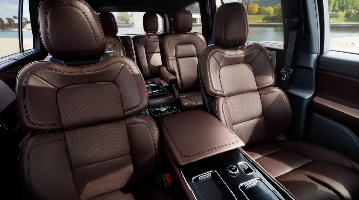 The cabin of the 2025 Lincoln Aviator® SUV is shown with black and brown accents. | Mark Ficken Lincoln in Charlotte NC